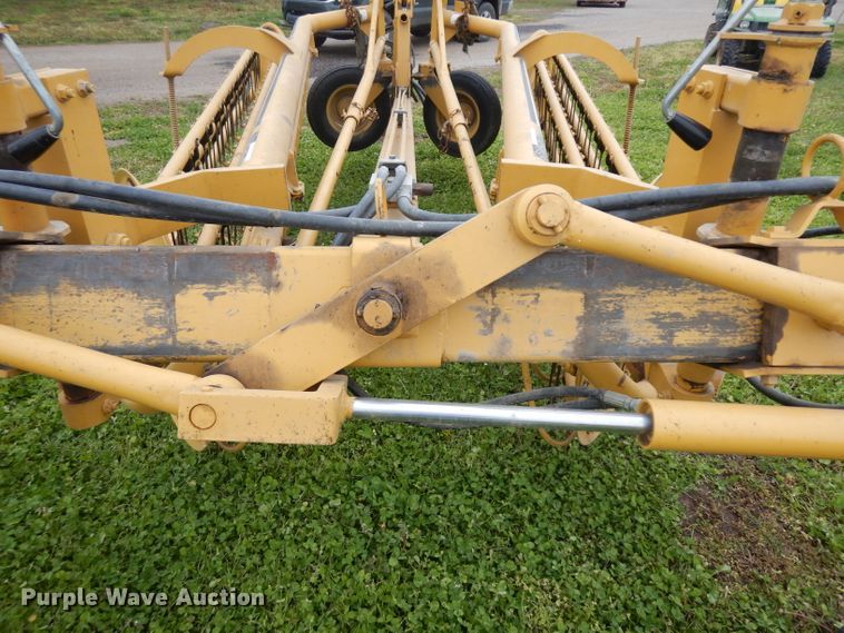 image for item GY9056 Vermeer R23A hay rake