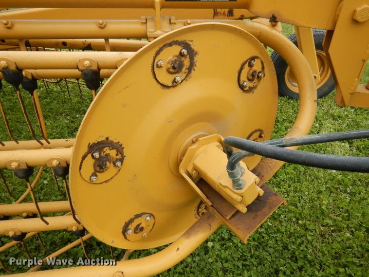 image for item GY9056 Vermeer R23A hay rake