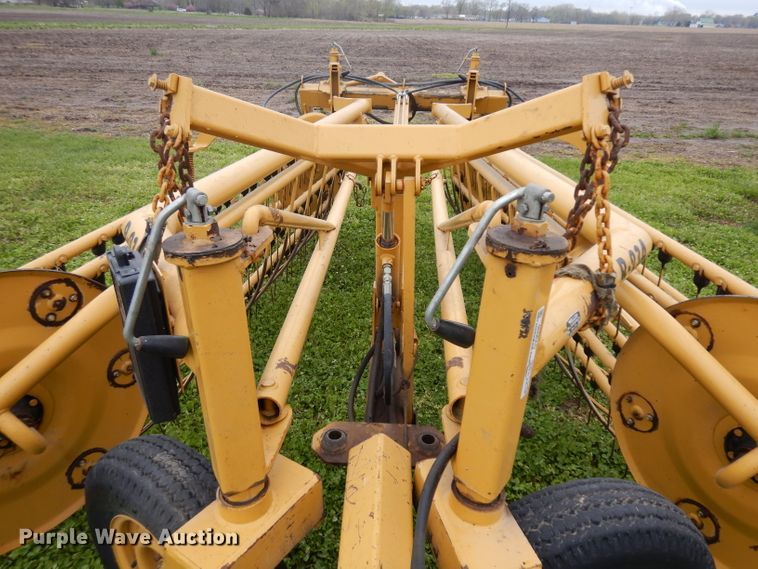 image for item GY9056 Vermeer R23A hay rake