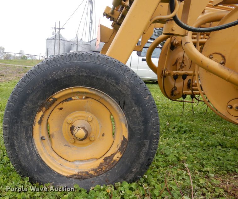 image for item GY9056 Vermeer R23A hay rake