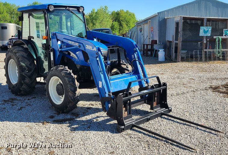 image for item K5828 2004 New Holland TN75DA tractor