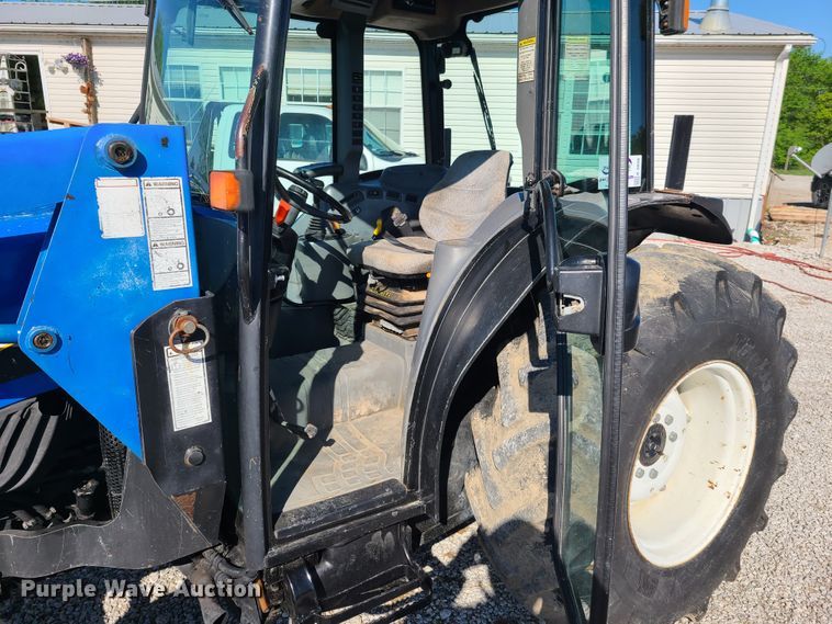 image for item K5828 2004 New Holland TN75DA tractor