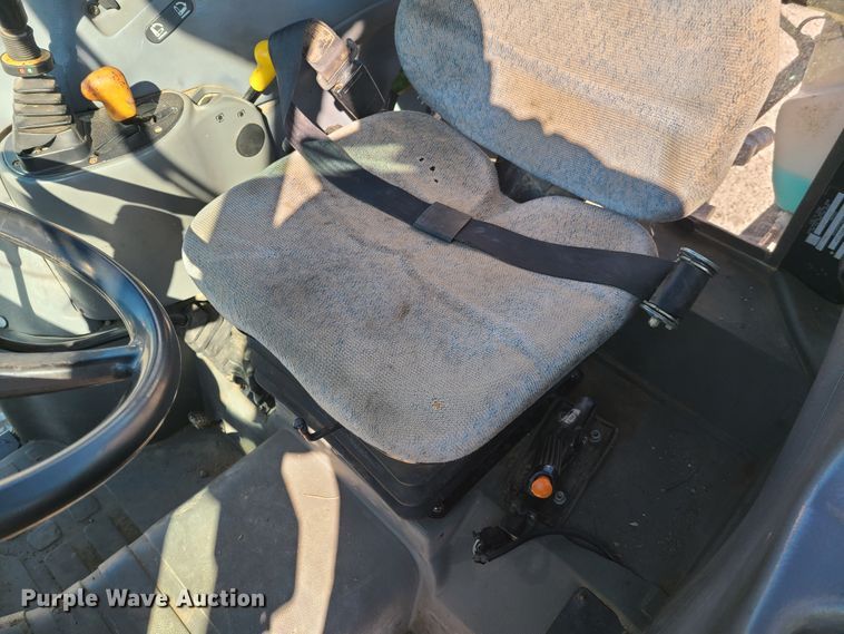 image for item K5828 2004 New Holland TN75DA tractor