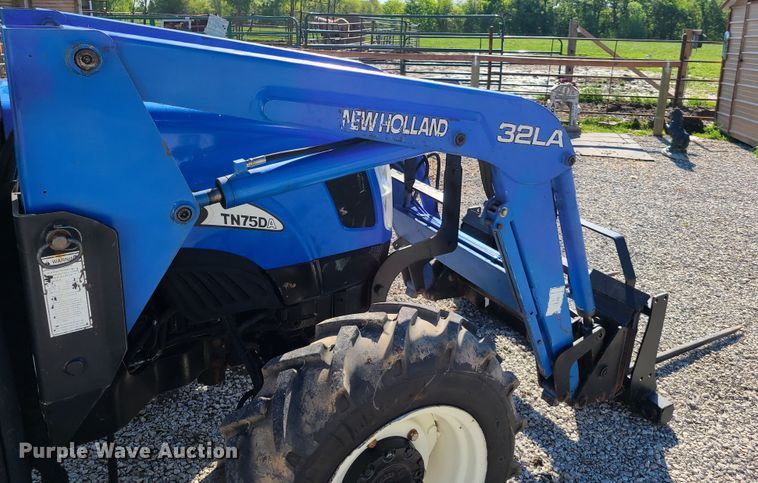 image for item K5828 2004 New Holland TN75DA tractor