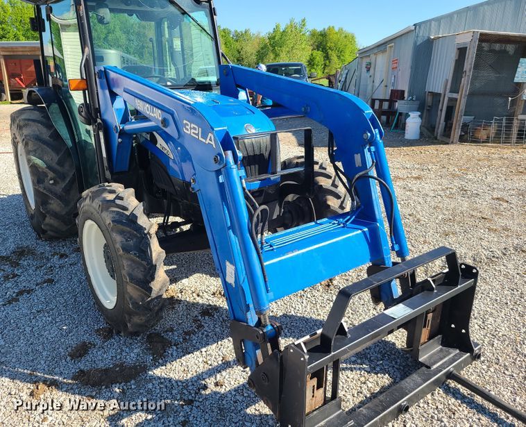 image for item K5828 2004 New Holland TN75DA tractor