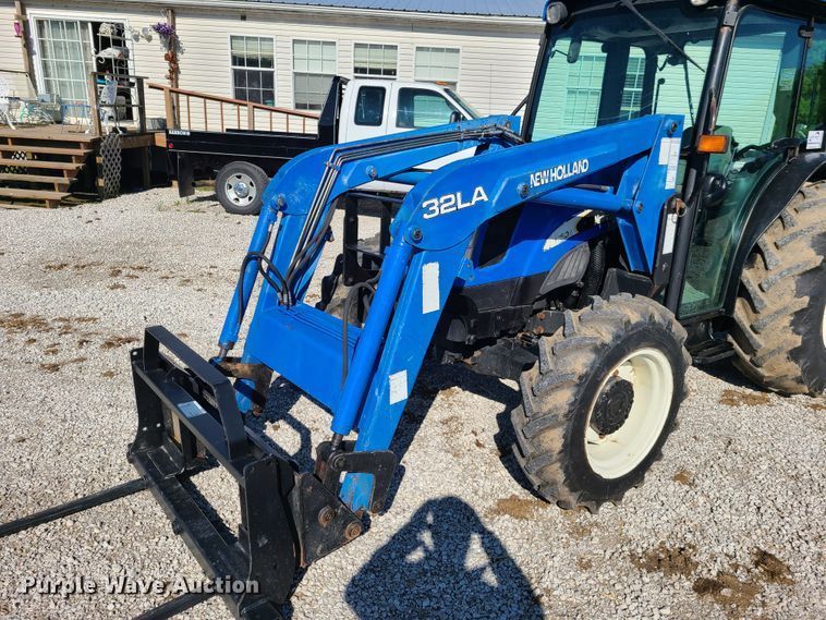 image for item K5828 2004 New Holland TN75DA tractor