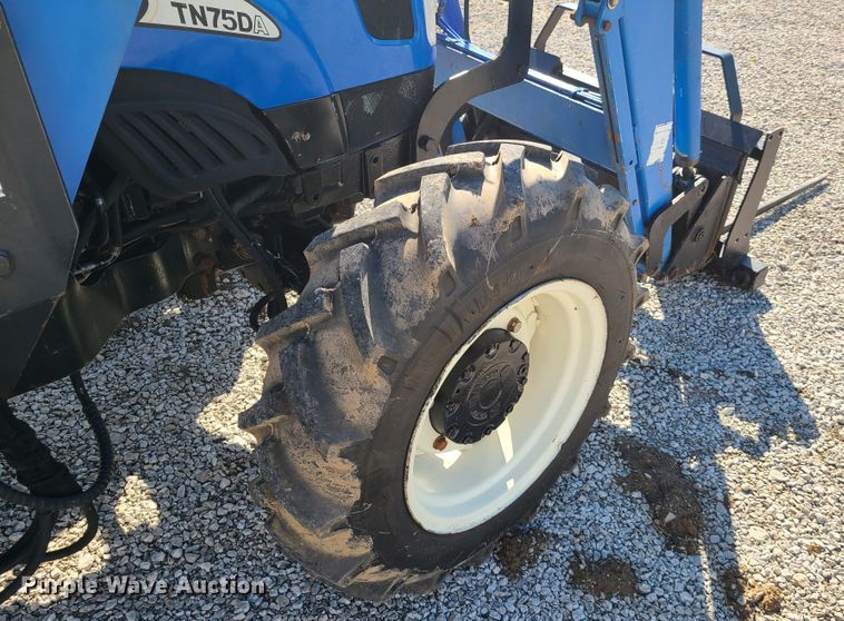 image for item K5828 2004 New Holland TN75DA tractor