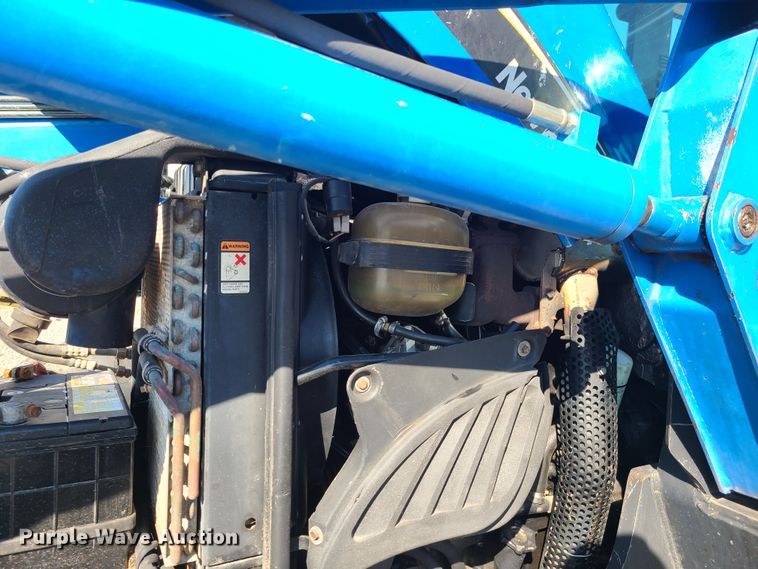 image for item K5828 2004 New Holland TN75DA tractor