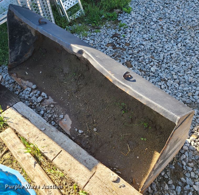 image for item K5828 2004 New Holland TN75DA tractor