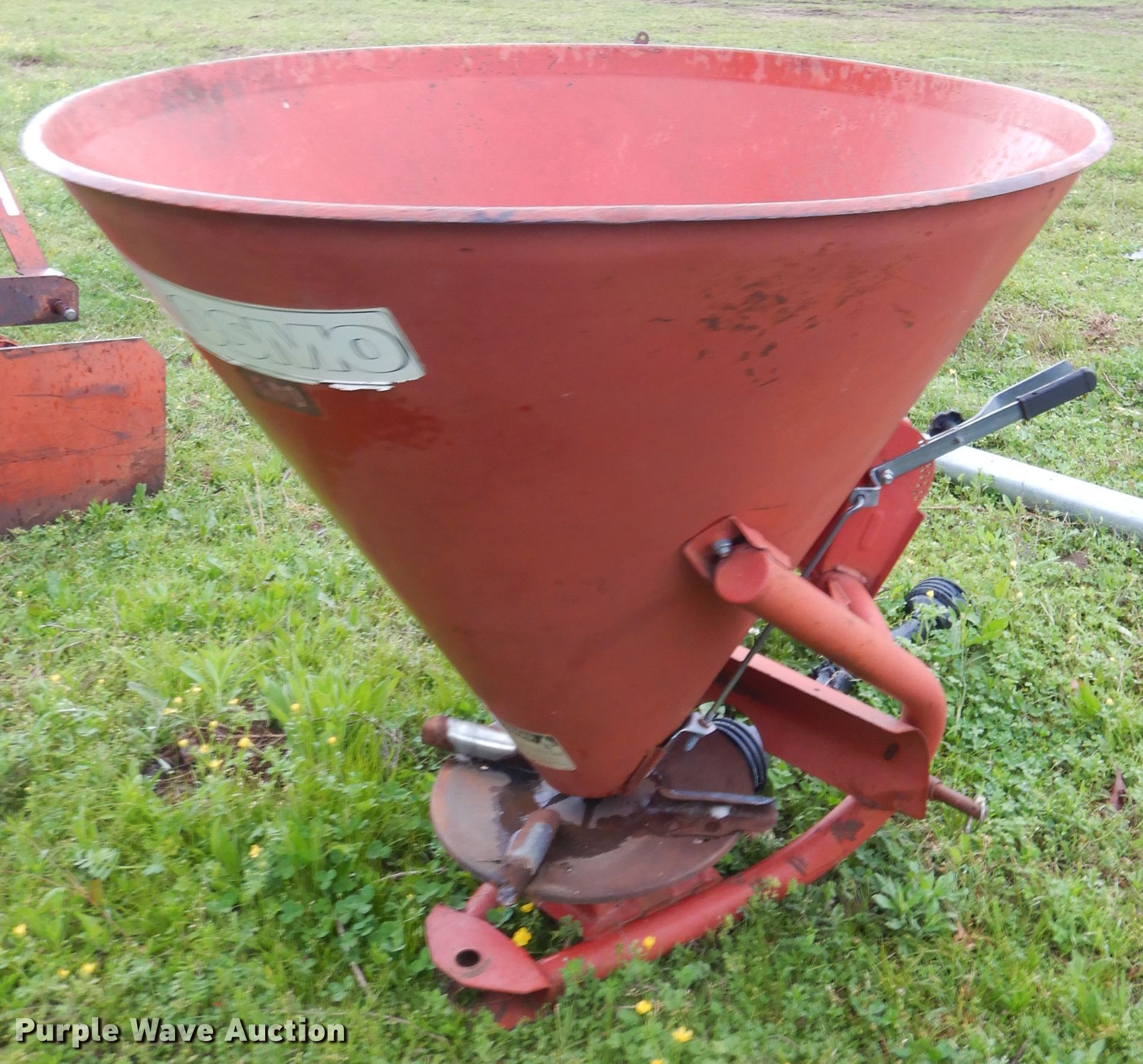 2007 Cosmo spreader in Spavinaw, OK | Item GP9100 sold | Purple Wave