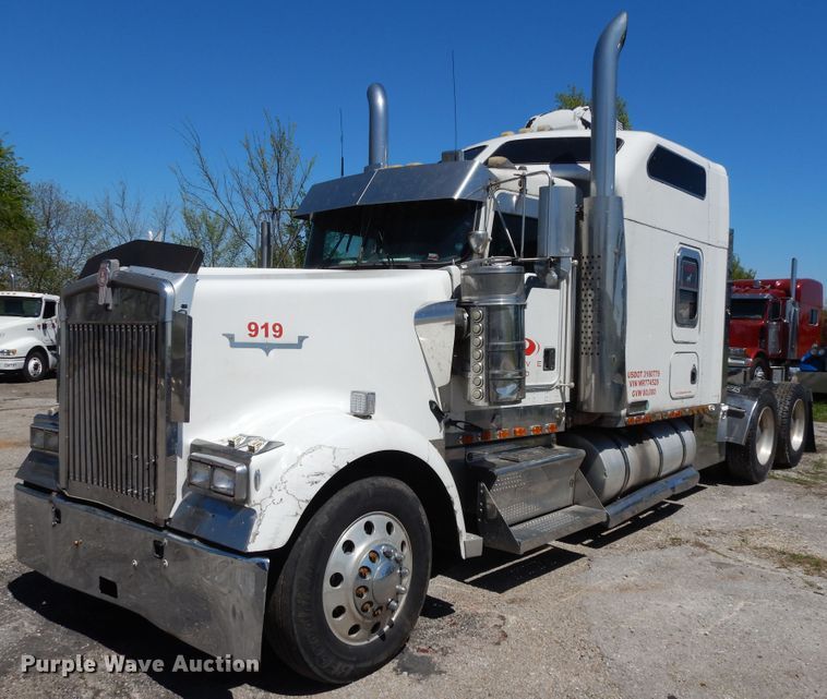 image for item DE5590 1998 Kenworth W900 semi truck