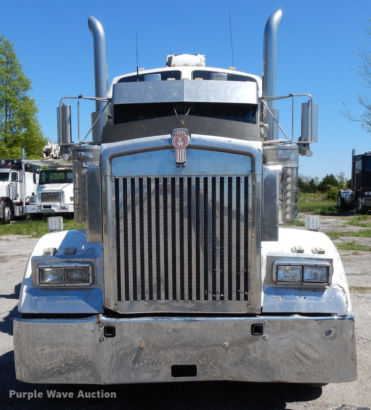 image for item DE5590 1998 Kenworth W900 semi truck