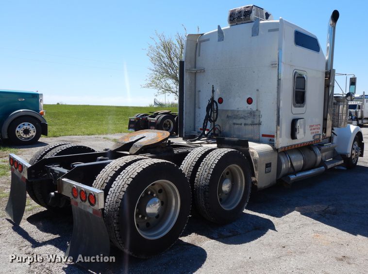 image for item DE5590 1998 Kenworth W900 semi truck