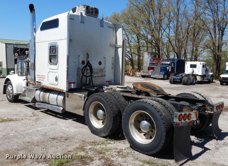 image for item DE5590 1998 Kenworth W900 semi truck