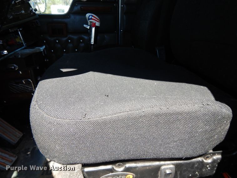 image for item DE5590 1998 Kenworth W900 semi truck