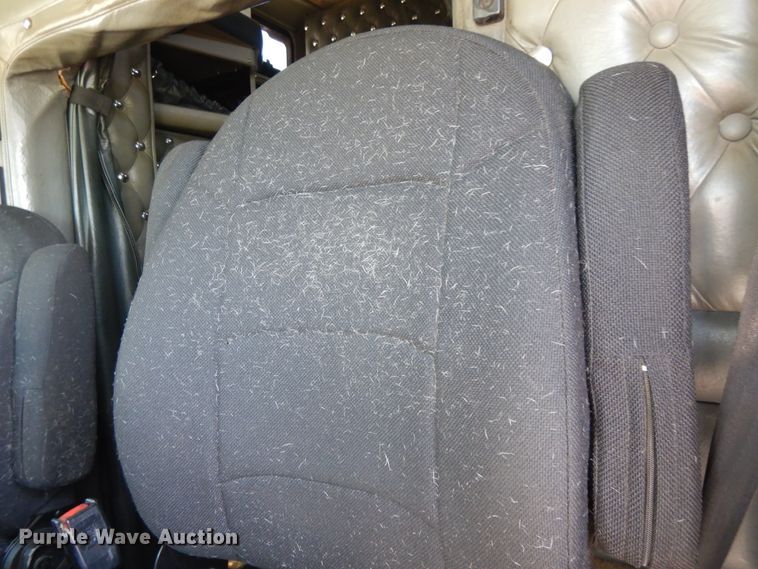 image for item DE5590 1998 Kenworth W900 semi truck