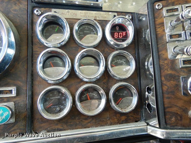 image for item DE5590 1998 Kenworth W900 semi truck