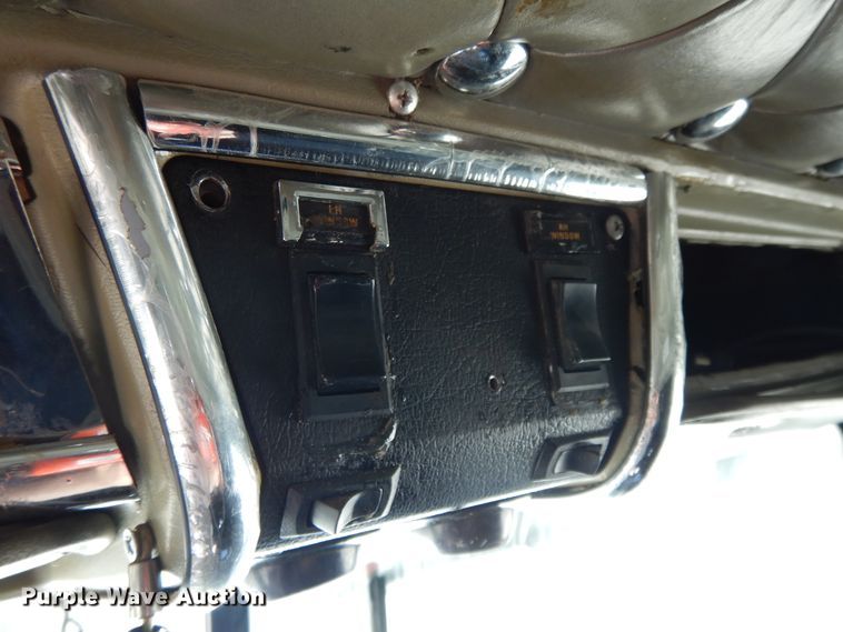 image for item DE5590 1998 Kenworth W900 semi truck