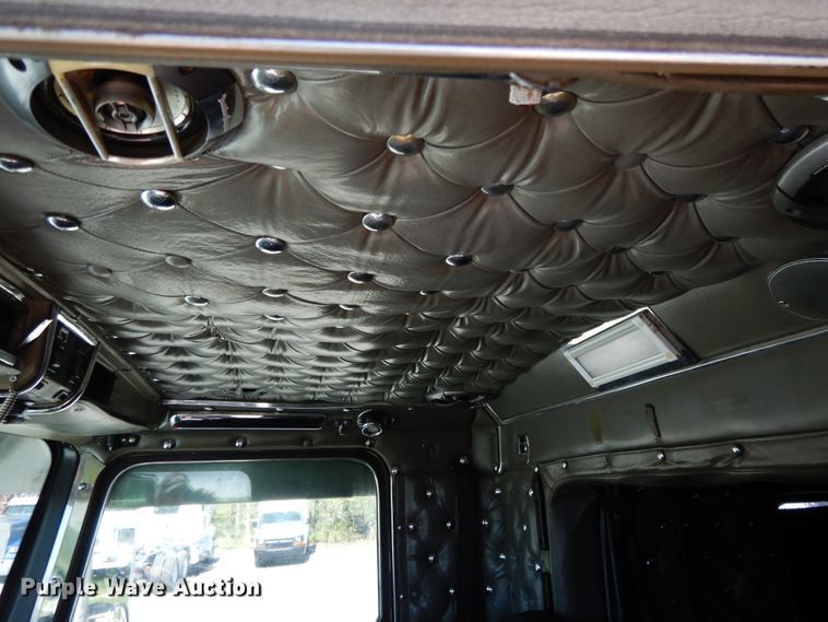 image for item DE5590 1998 Kenworth W900 semi truck