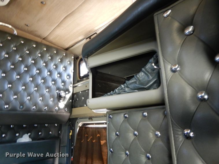 image for item DE5590 1998 Kenworth W900 semi truck