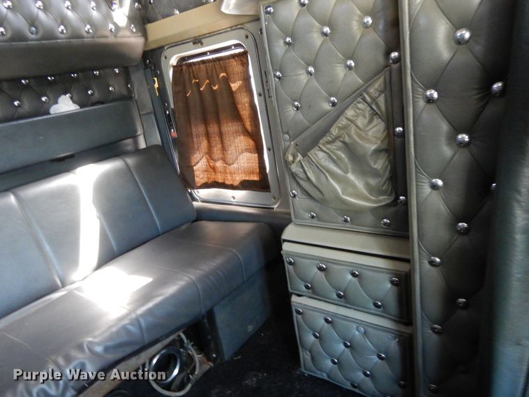 image for item DE5590 1998 Kenworth W900 semi truck