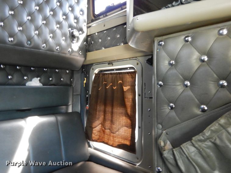 image for item DE5590 1998 Kenworth W900 semi truck