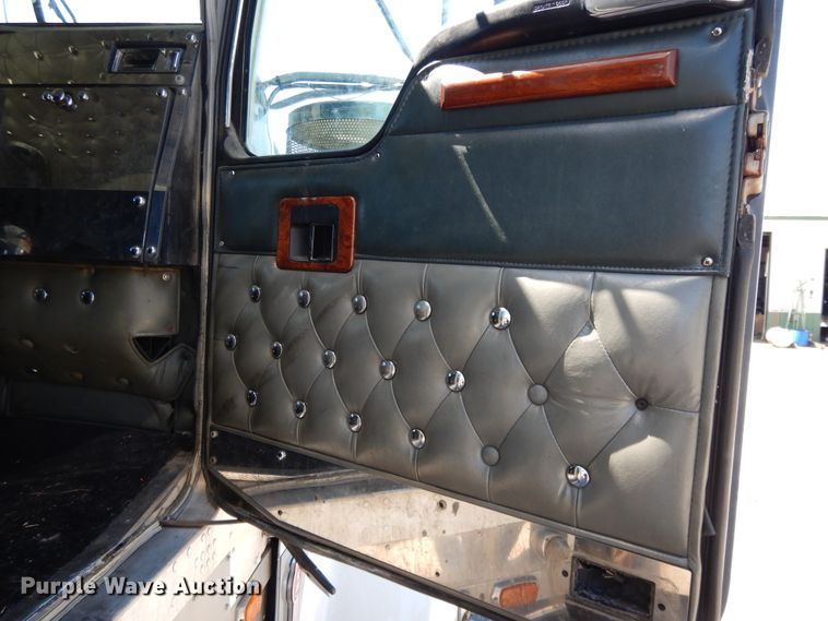 image for item DE5590 1998 Kenworth W900 semi truck