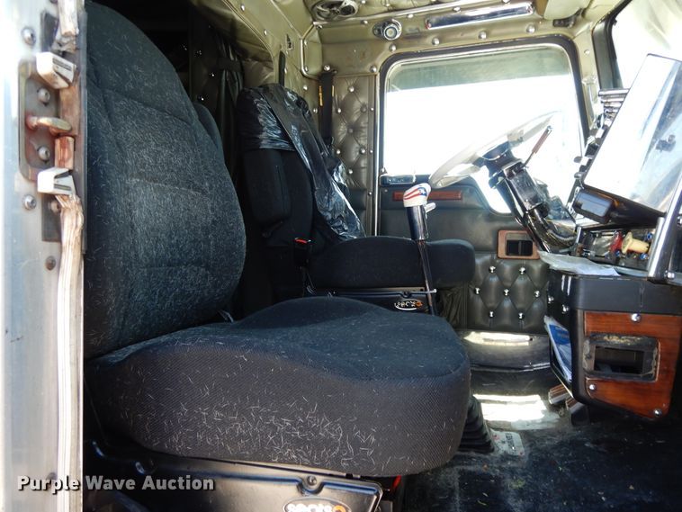 image for item DE5590 1998 Kenworth W900 semi truck