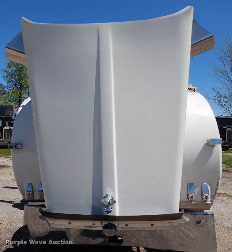 image for item DE5590 1998 Kenworth W900 semi truck