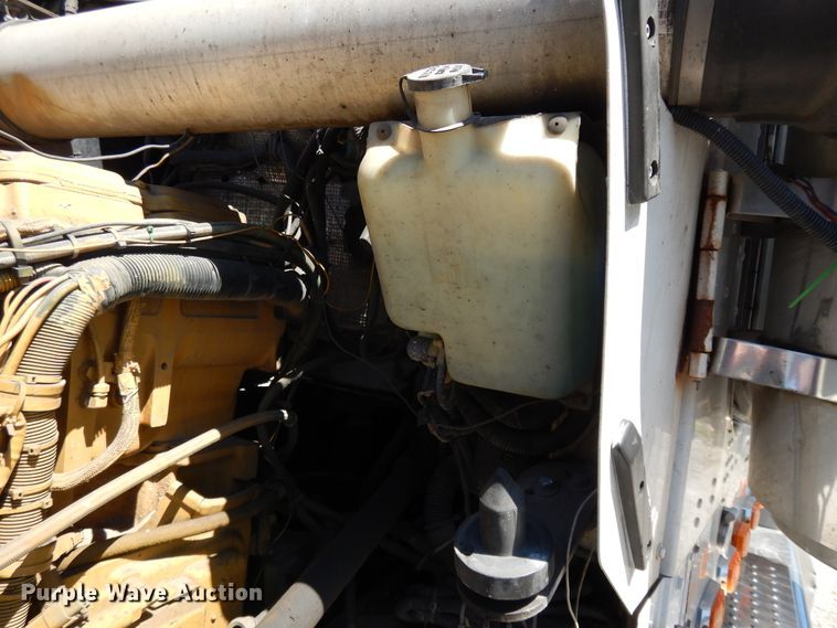 image for item DE5590 1998 Kenworth W900 semi truck