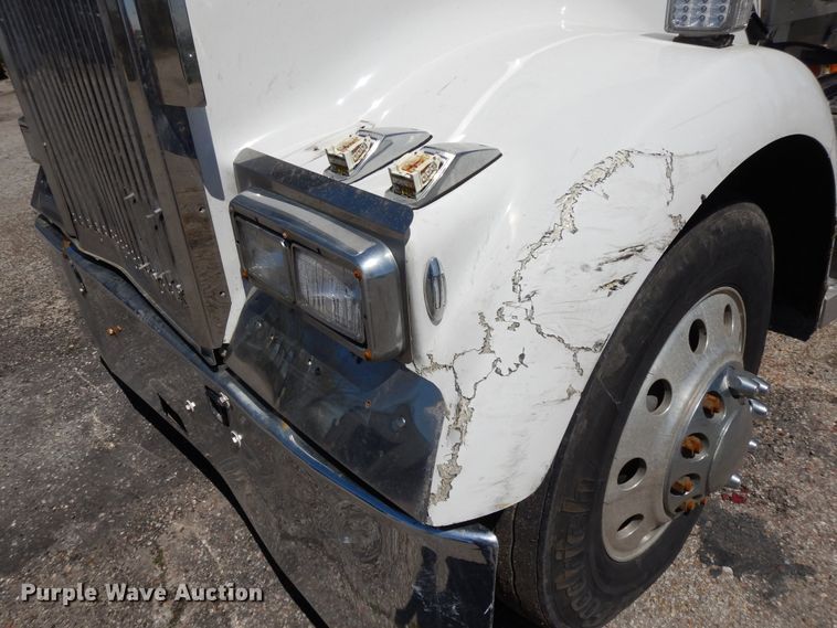 image for item DE5590 1998 Kenworth W900 semi truck