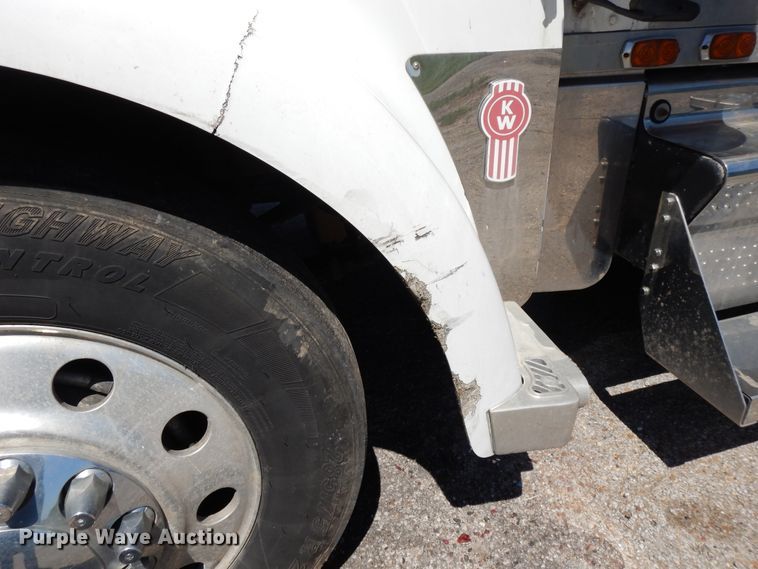 image for item DE5590 1998 Kenworth W900 semi truck