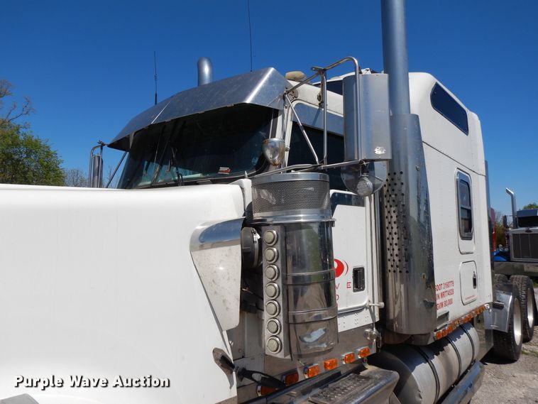 image for item DE5590 1998 Kenworth W900 semi truck