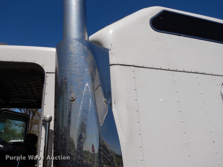 image for item DE5590 1998 Kenworth W900 semi truck