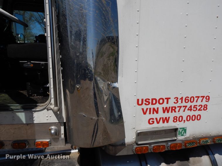 image for item DE5590 1998 Kenworth W900 semi truck