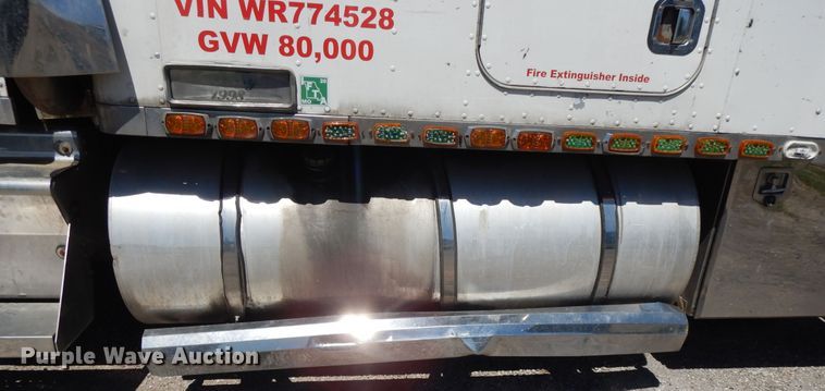 image for item DE5590 1998 Kenworth W900 semi truck