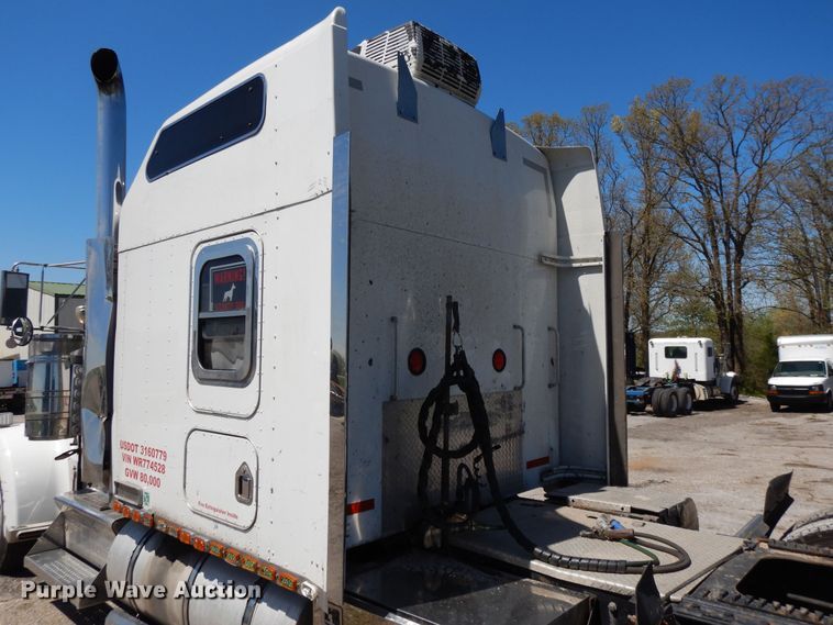 image for item DE5590 1998 Kenworth W900 semi truck