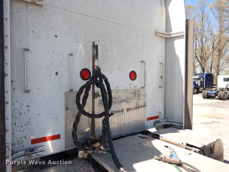 image for item DE5590 1998 Kenworth W900 semi truck