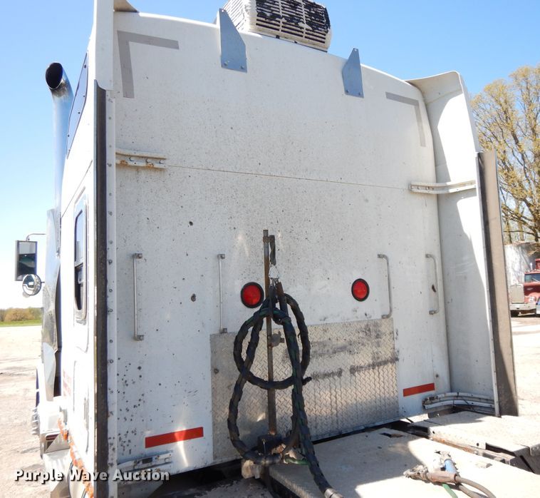 image for item DE5590 1998 Kenworth W900 semi truck