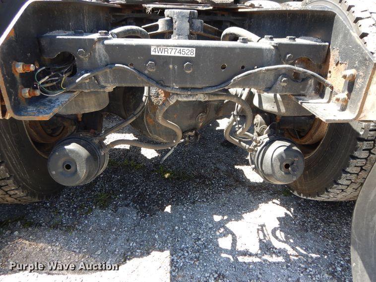 image for item DE5590 1998 Kenworth W900 semi truck