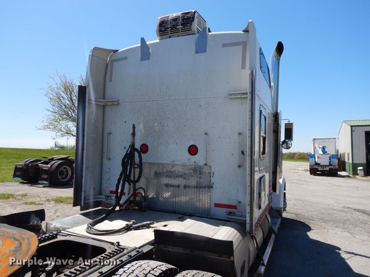 image for item DE5590 1998 Kenworth W900 semi truck