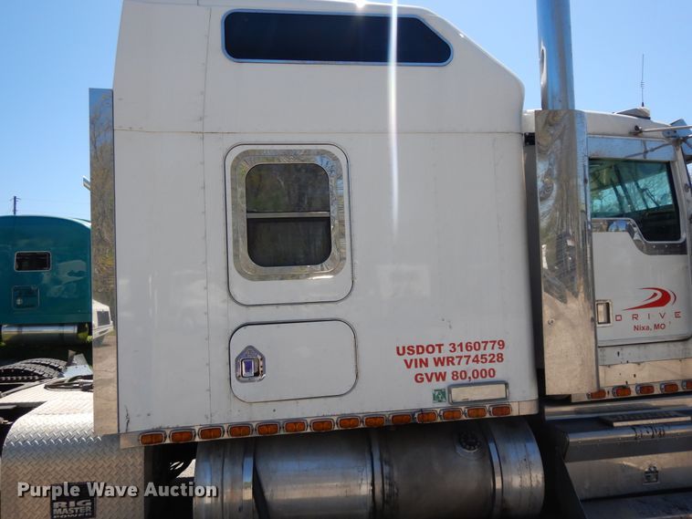 image for item DE5590 1998 Kenworth W900 semi truck