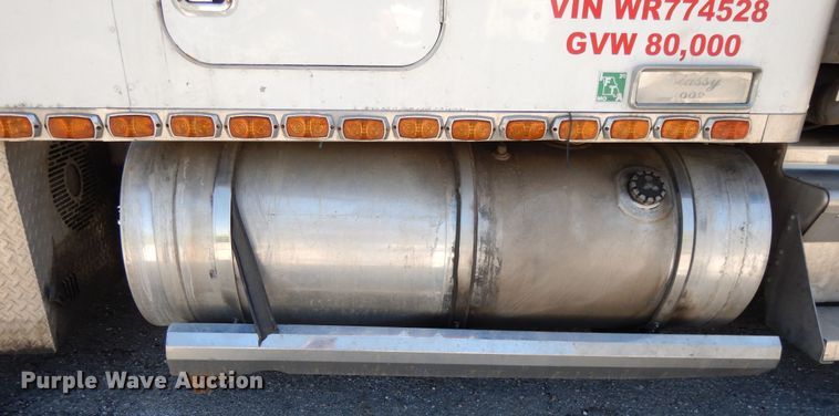 image for item DE5590 1998 Kenworth W900 semi truck