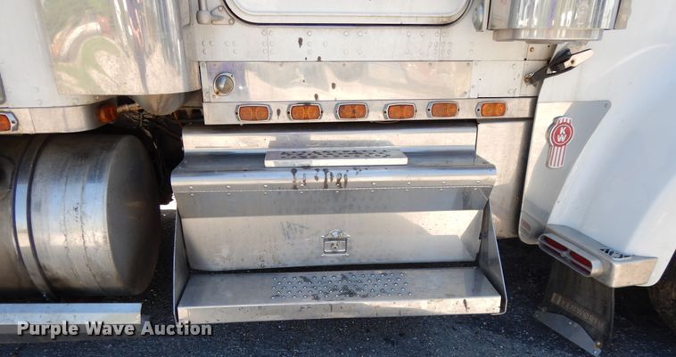 image for item DE5590 1998 Kenworth W900 semi truck