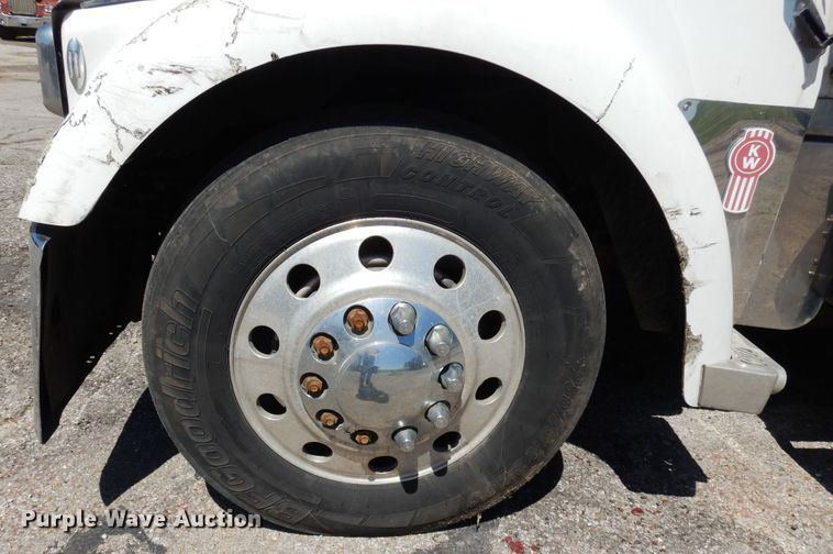 image for item DE5590 1998 Kenworth W900 semi truck