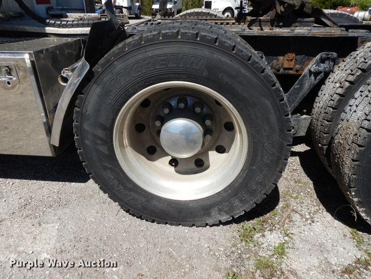 image for item DE5590 1998 Kenworth W900 semi truck