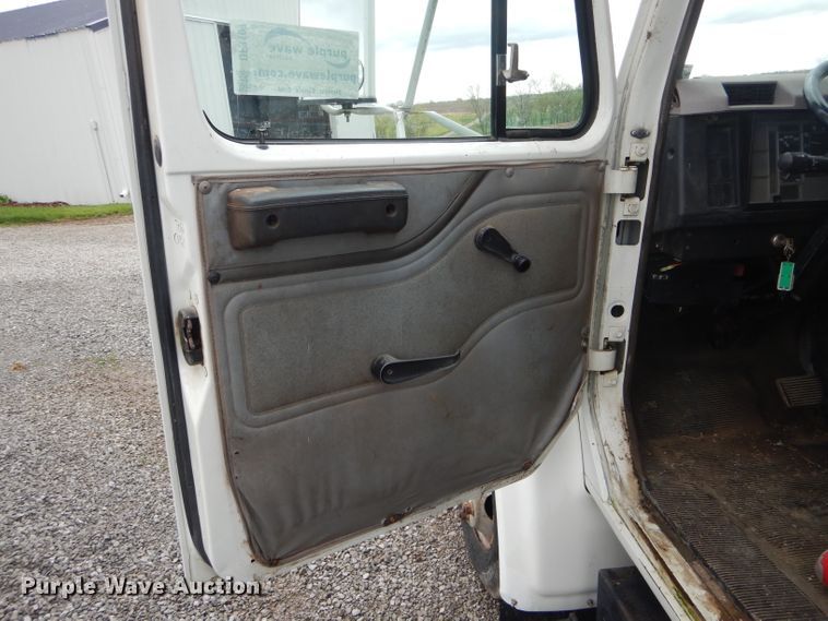 image for item DF3107 1997 International 4700 box truck