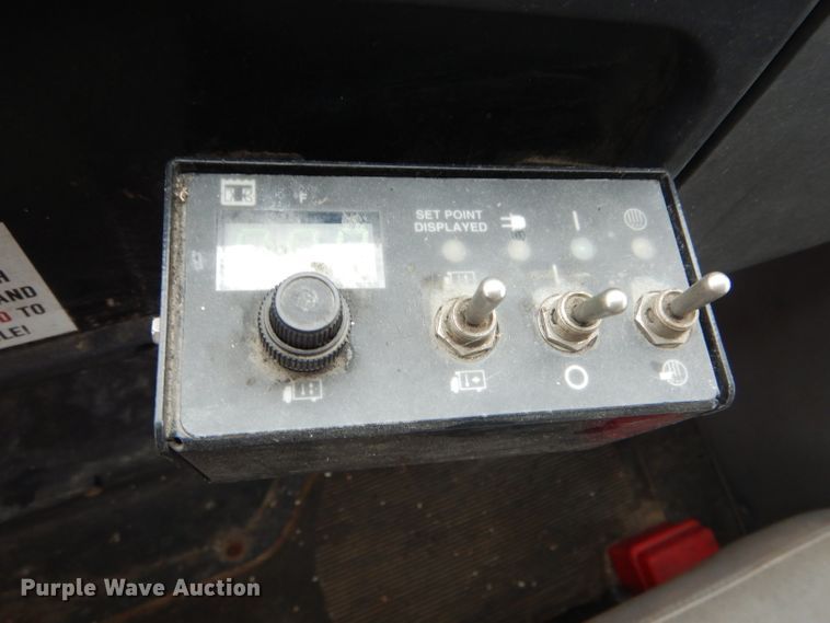 image for item DF3107 1997 International 4700 box truck