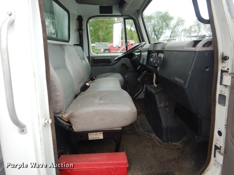 image for item DF3107 1997 International 4700 box truck