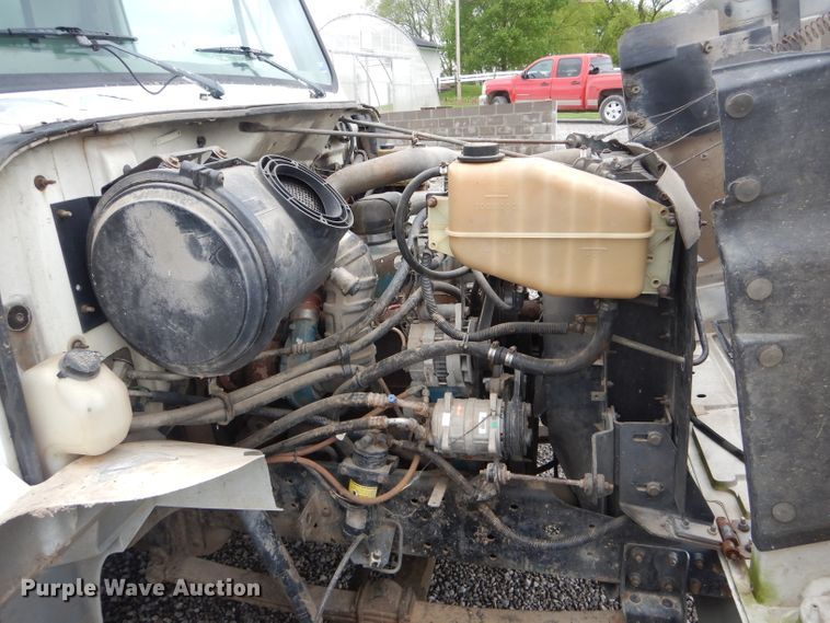 image for item DF3107 1997 International 4700 box truck